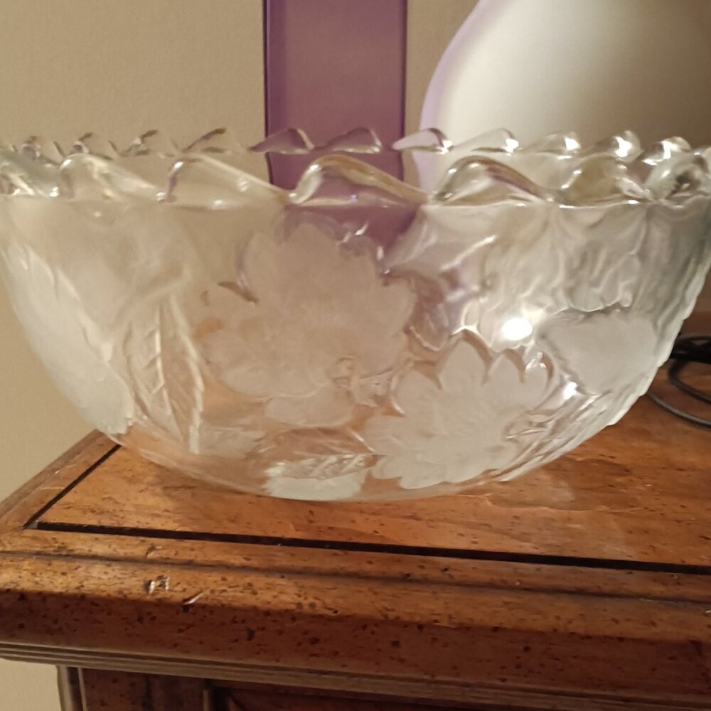 Crystal Clear Studio Chrysanthemum Frosted Floral Crystal Bowl 10.5" - Picture 3 of 4